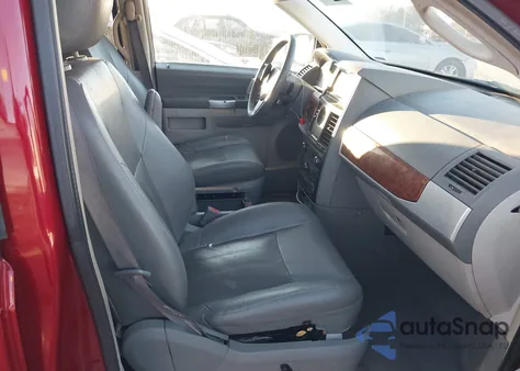 2008 Chrysler Town & Country Touring из США, поврежденный, VIN 2A8HR54P68R778052